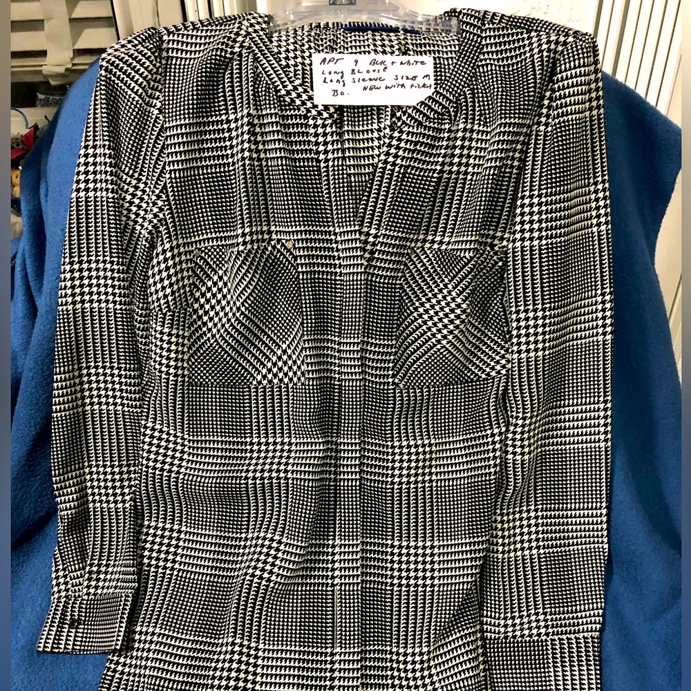 Apt 9 black and white top with long sleeve and long style size medium